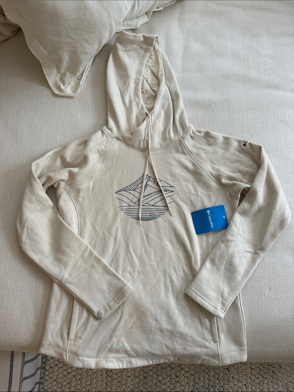 Columbia Women’s Cream Hooded sweatshirt with Mountain Graphic